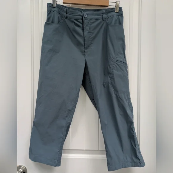 Eddie Bauer Women's Slate Rainier Capri Tech Pant - Picture 1 of 12